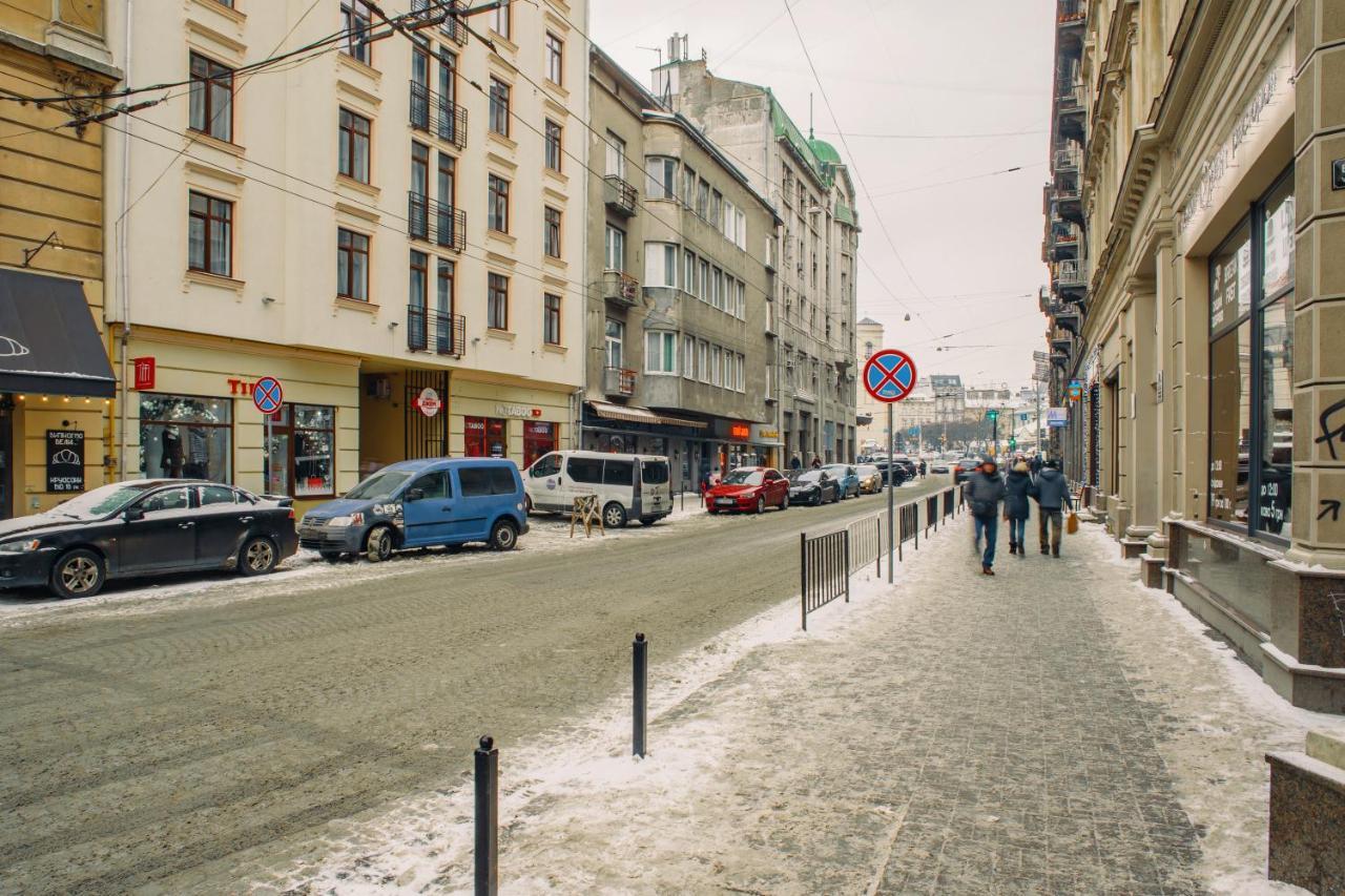 Mini Hotel Barvy Lvova On Hnatyuka St. Exterior photo